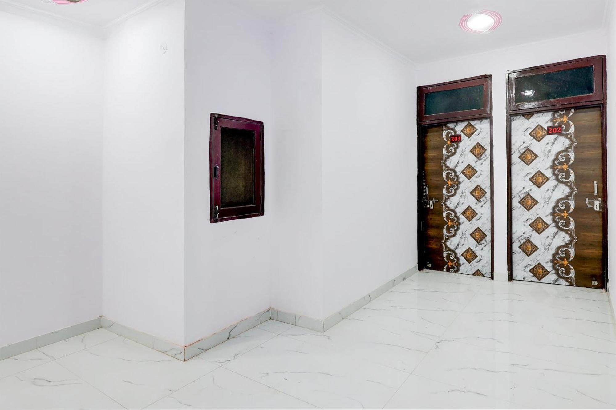 Hotel The Arrow Near Paschim Vihar Delhi  Exterior photo