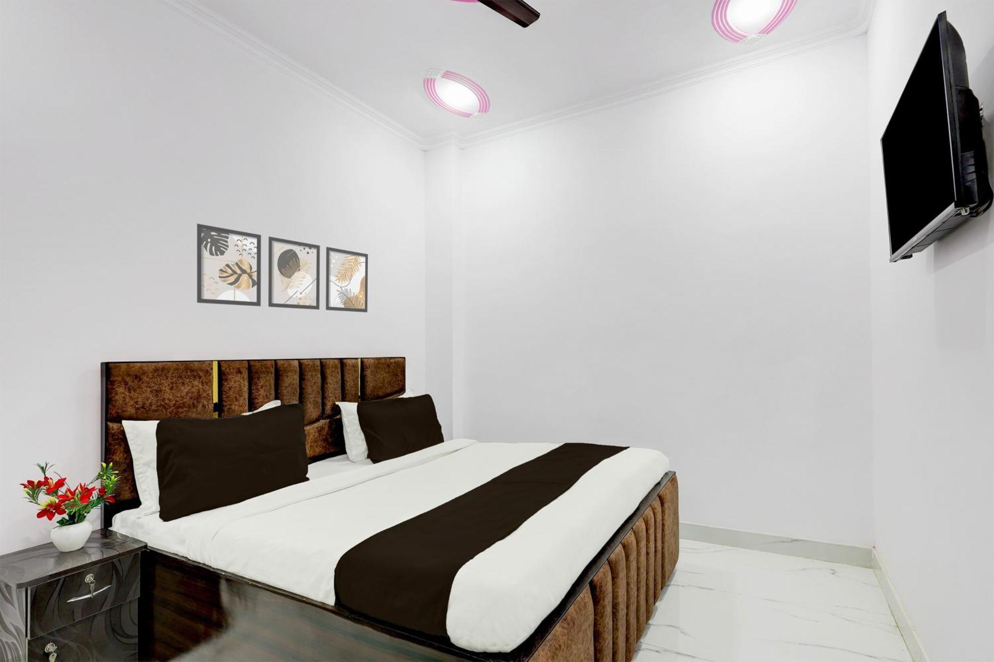 Hotel The Arrow Near Paschim Vihar Delhi  Exterior photo
