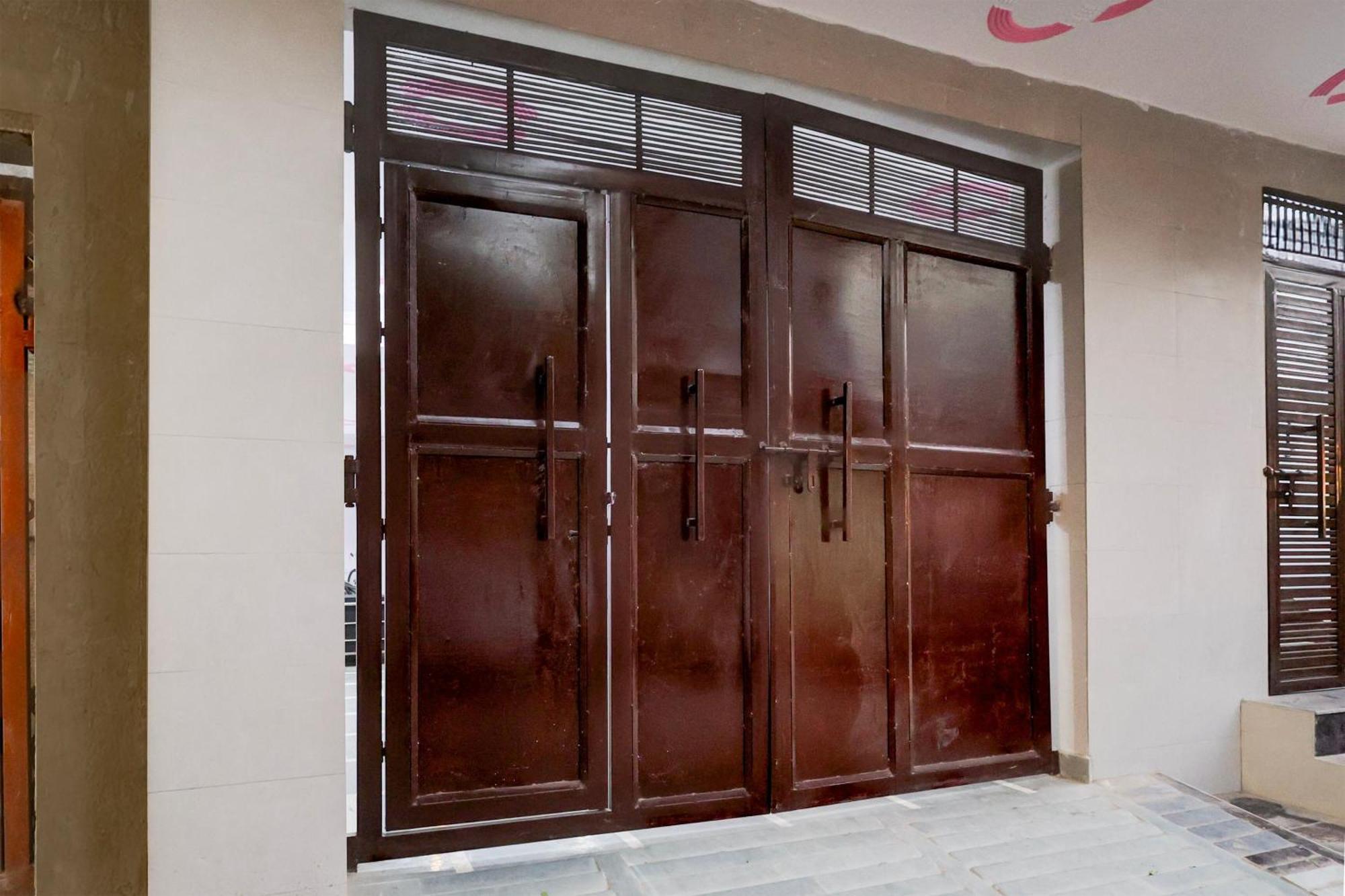 Hotel The Arrow Near Paschim Vihar Delhi  Exterior photo